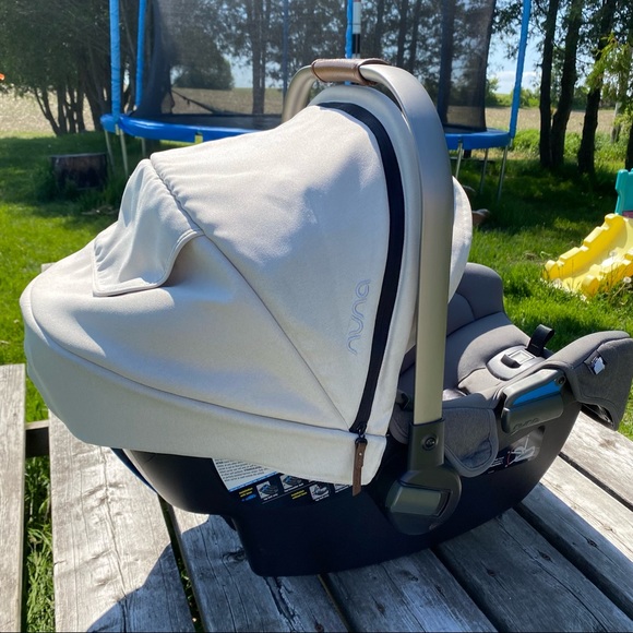 ❌SOLD❌ Nuna Pipa car seat w/ car seat base EUC - Picture 8 of 16